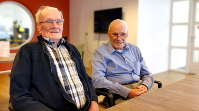 Eeneiige broers 90 jaar 90 jaar tweeling