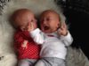 Twee huilende baby’s tegelijk? 9 tips! huilende baby's