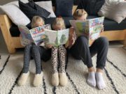 Vier tips om je tweeling aan het lezen te krijgen kinderen lezen