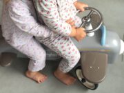 Vliegen met je tweeling: 11 tips vliegen tweeling