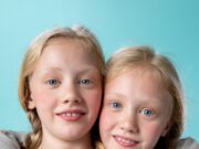 Eeneiig of niet? Zo werkt een DNA-test (en jij krijgt korting!) tweeling dna-test