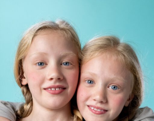Eeneiig of niet? Zo werkt een DNA-test (en jij krijgt korting!) tweeling dna-test
