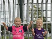 Superfan vernoemt zijn tweeling naar zijn voetbalheld tweeling voetbalheld