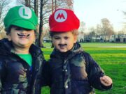 Inspiratie voor tweelingouders: de leukste foto’s van tweelingen in carnavalsoutfit carnavalsoutfit