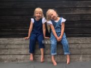 7 tips om de outfit van je tweeling te matchen tweeling matchen
