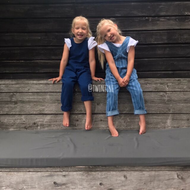Tips om de outfit van je tweeling te matchen tweeling matchen