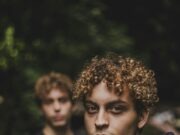 Man uit de cel nadat tweelingbroer misdaad bekent tweelingbroer misdaad