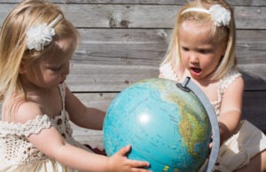 Acht nadelen aan een vakantie met twee dreumesen vakantie tweeling
