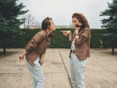 Kun je het woord tweeling gebruiken voor één persoon? tweeling individu